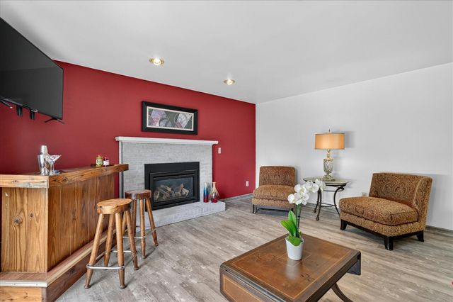 1221 Harwood Circle, Saline, MI 48176