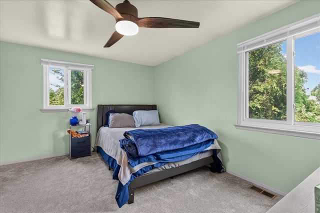 1221 Harwood Circle, Saline, MI 48176