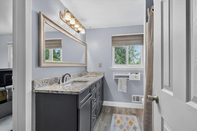 1221 Harwood Circle, Saline, MI 48176