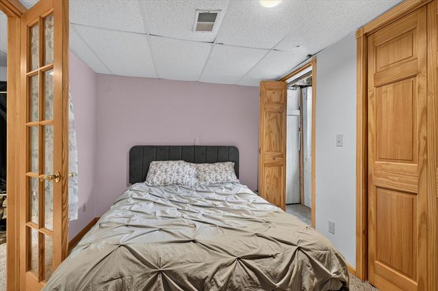 1221 Harwood Circle, Saline, MI 48176