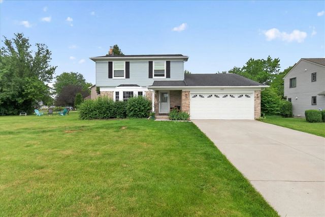 1221 Harwood Circle, Saline, MI 48176