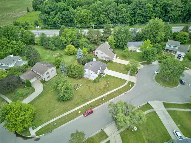 1221 Harwood Circle, Saline, MI 48176
