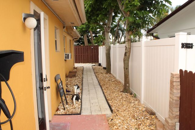 1558 NE 30th Street, Pompano Beach, FL 33064