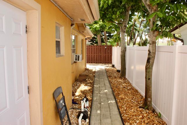 1558 NE 30th Street, Pompano Beach, FL 33064