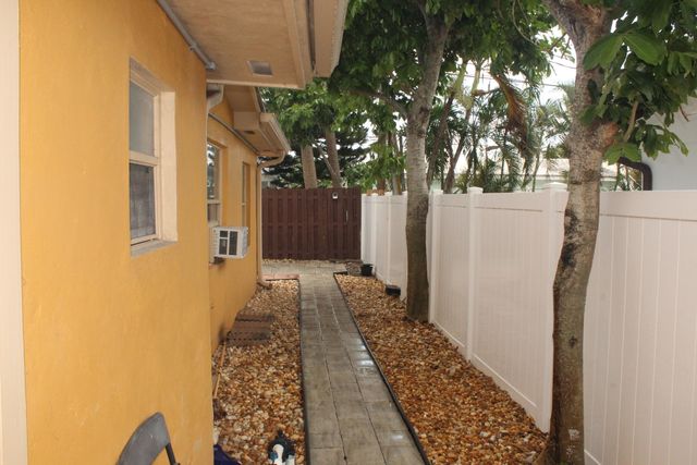 1558 NE 30th Street, Pompano Beach, FL 33064