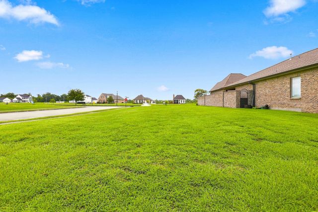 202 Rue Etienne, Thibodaux, LA 70301