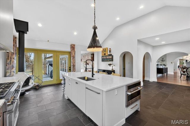 9760 Old Warson Road, St Louis, MO 63124