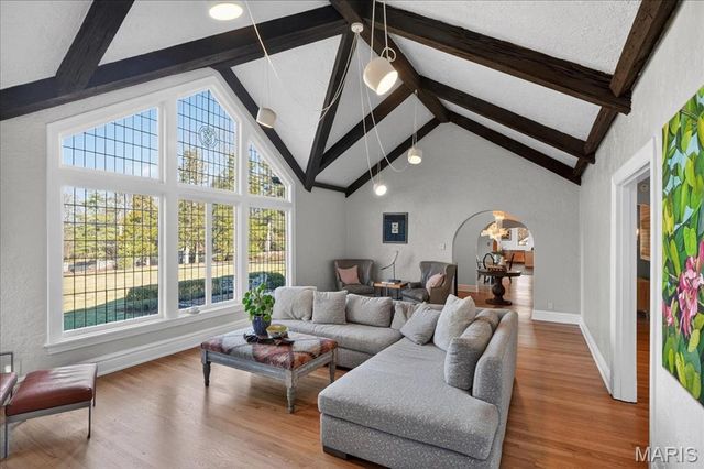 9760 Old Warson Road, St Louis, MO 63124