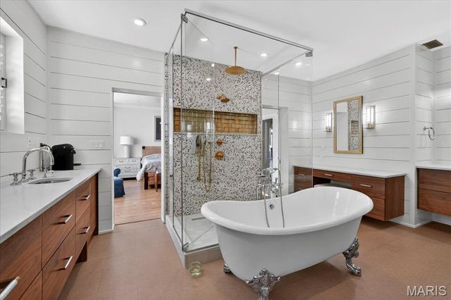 9760 Old Warson Road, St Louis, MO 63124