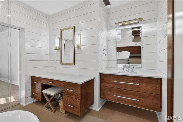 9760 Old Warson Road, St Louis, MO 63124