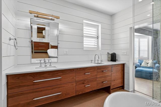 9760 Old Warson Road, St Louis, MO 63124