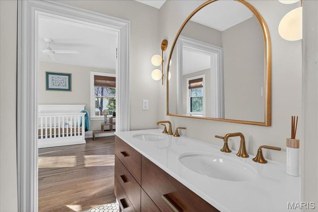 9760 Old Warson Road, St Louis, MO 63124