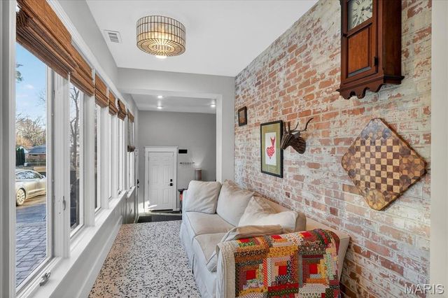 9760 Old Warson Road, St Louis, MO 63124