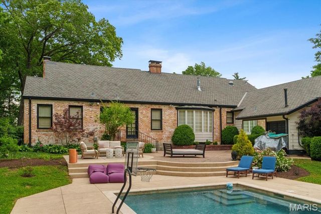 9760 Old Warson Road, St Louis, MO 63124