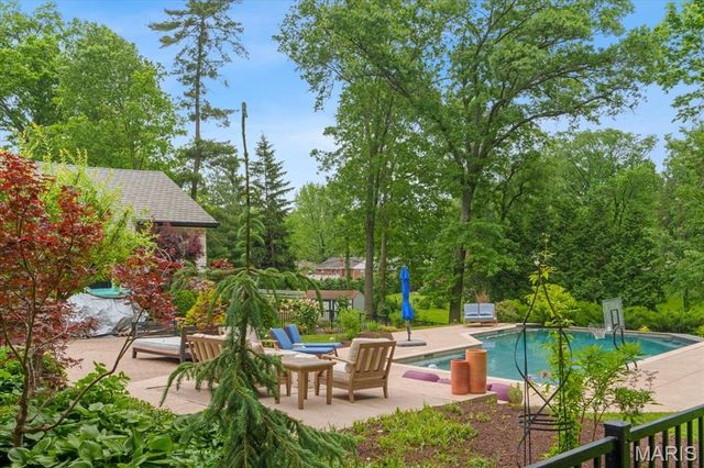 9760 Old Warson Road, St Louis, MO 63124