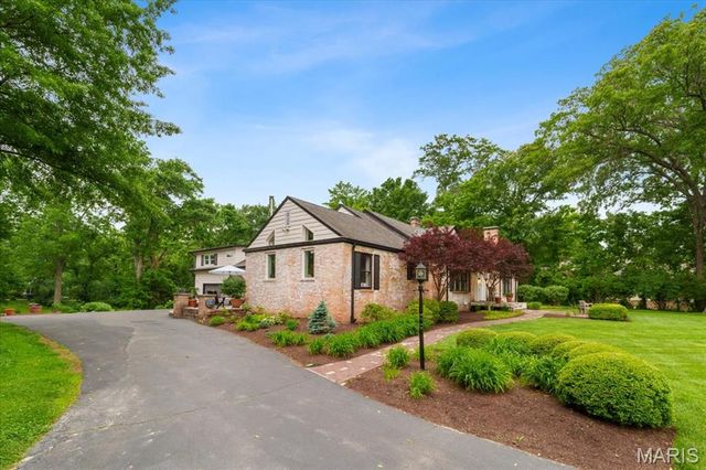 9760 Old Warson Road, St Louis, MO 63124