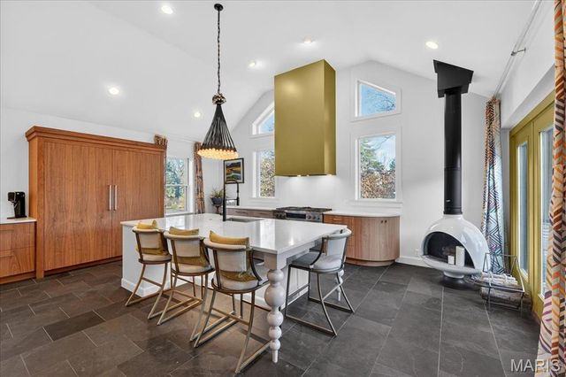 9760 Old Warson Road, St Louis, MO 63124