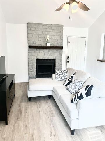 5509 Thunderbird ST B, Lago Vista, TX 78645