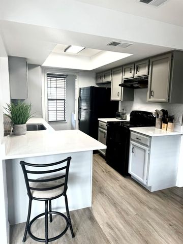 5509 Thunderbird ST B, Lago Vista, TX 78645