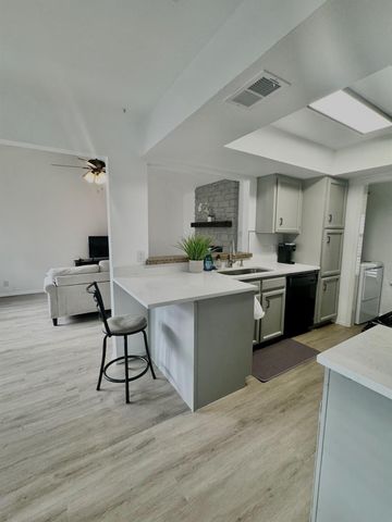5509 Thunderbird ST B, Lago Vista, TX 78645