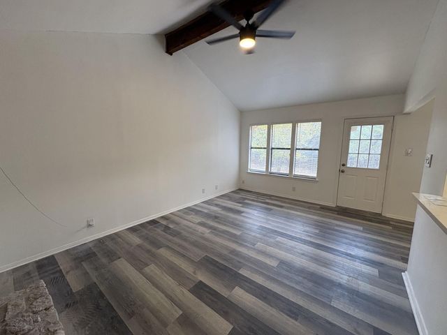 5509 Thunderbird ST B, Lago Vista, TX 78645