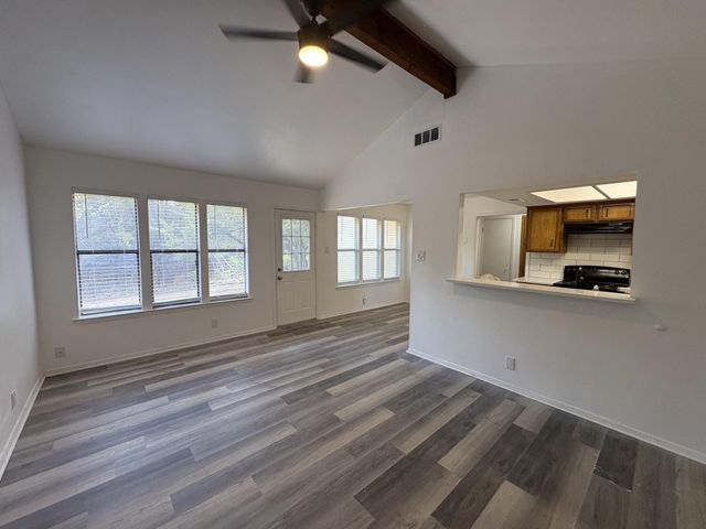 5509 Thunderbird ST B, Lago Vista, TX 78645