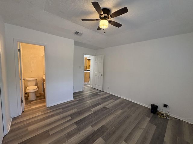 5509 Thunderbird ST B, Lago Vista, TX 78645