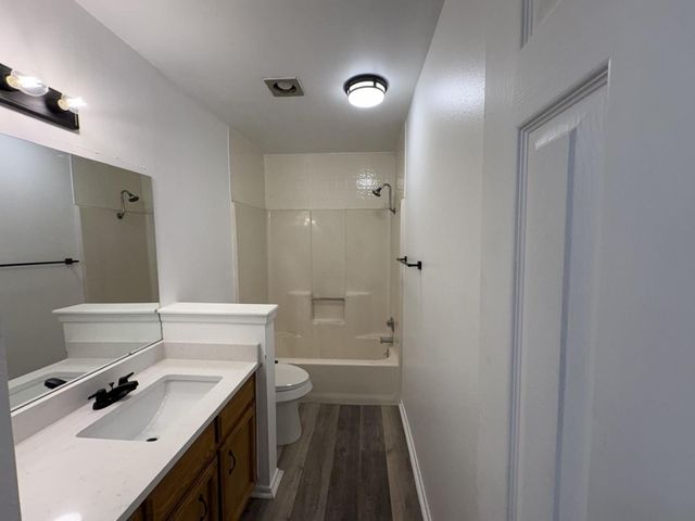 5509 Thunderbird ST B, Lago Vista, TX 78645