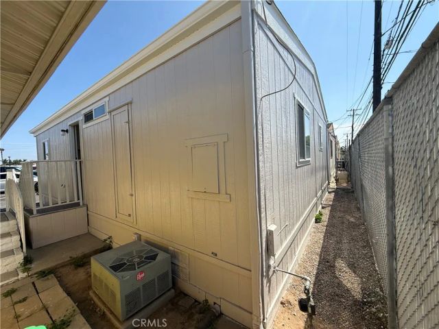 327 W Wilson 96, Costa Mesa, CA 92627