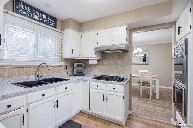 11808 Harbor Lane, Belleville, MI 48111