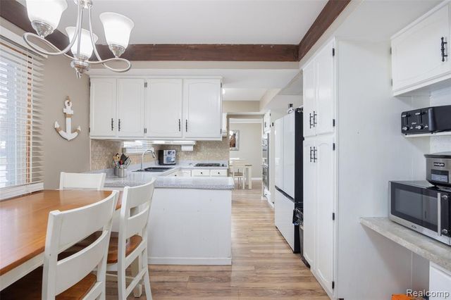 11808 Harbor Lane, Belleville, MI 48111