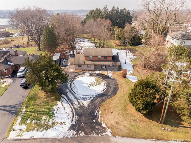 11808 Harbor Lane, Belleville, MI 48111