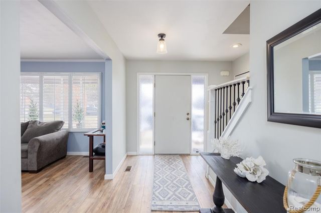 11808 Harbor Lane, Belleville, MI 48111