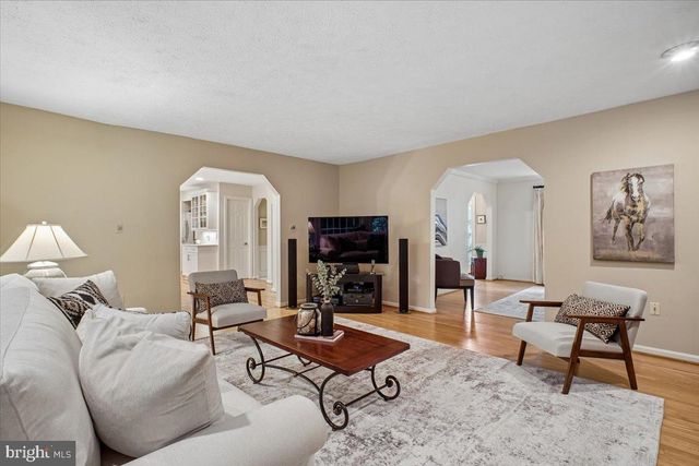 4915 SHADOW VALLEY DR, Fairfax, VA 22030