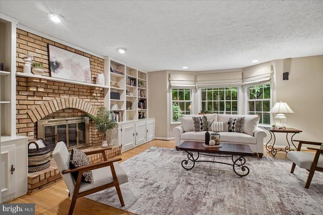 4915 SHADOW VALLEY DR, Fairfax, VA 22030
