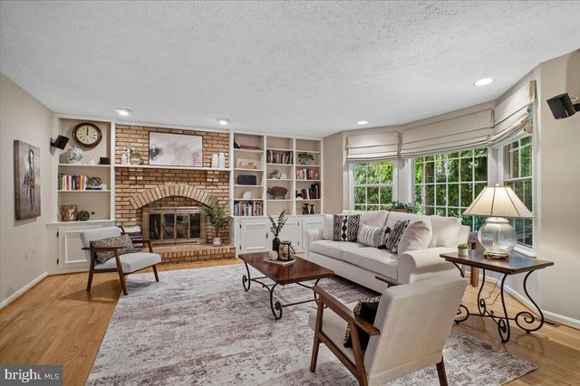 4915 SHADOW VALLEY DR, Fairfax, VA 22030