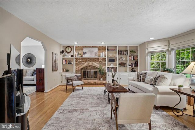 4915 SHADOW VALLEY DR, Fairfax, VA 22030