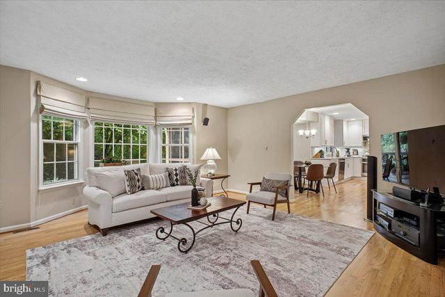 4915 SHADOW VALLEY DR, Fairfax, VA 22030