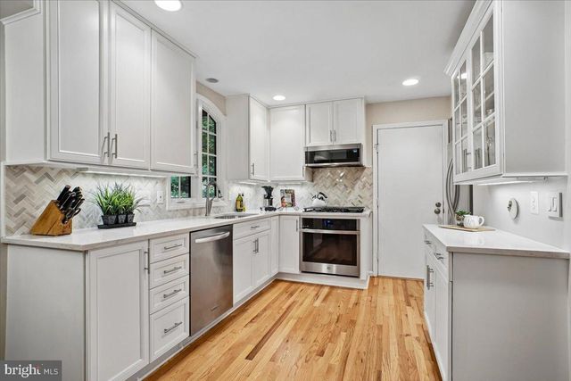 4915 SHADOW VALLEY DR, Fairfax, VA 22030
