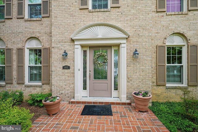 4915 SHADOW VALLEY DR, Fairfax, VA 22030