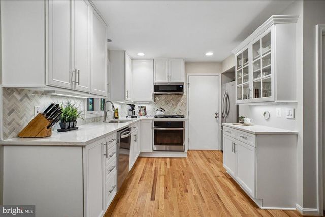 4915 SHADOW VALLEY DR, Fairfax, VA 22030