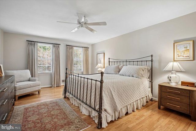 4915 SHADOW VALLEY DR, Fairfax, VA 22030