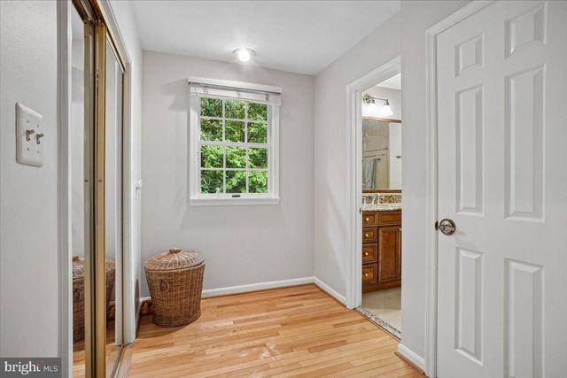 4915 SHADOW VALLEY DR, Fairfax, VA 22030