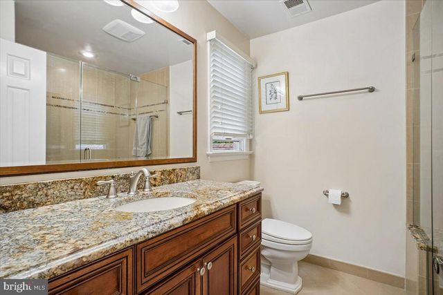 4915 SHADOW VALLEY DR, Fairfax, VA 22030