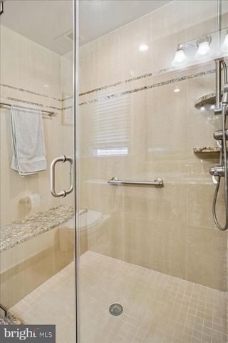 4915 SHADOW VALLEY DR, Fairfax, VA 22030