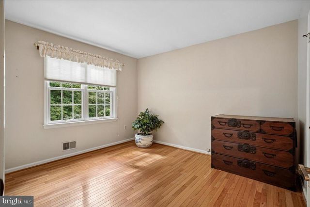 4915 SHADOW VALLEY DR, Fairfax, VA 22030