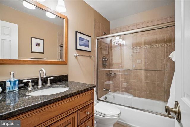 4915 SHADOW VALLEY DR, Fairfax, VA 22030