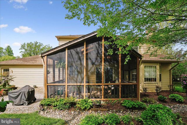 4915 SHADOW VALLEY DR, Fairfax, VA 22030
