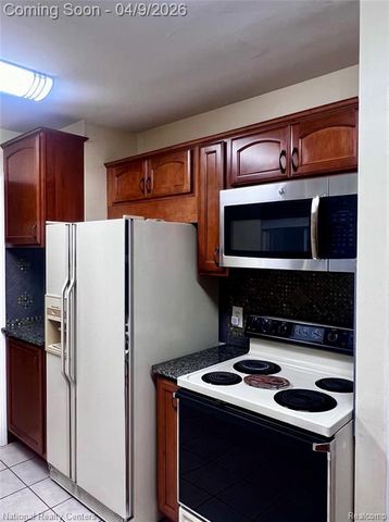 7010 Locklin Street, West Bloomfield, MI 48324