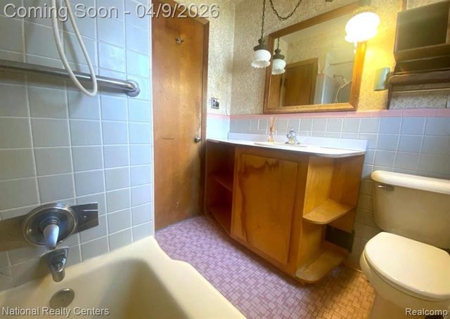 7010 Locklin Street, West Bloomfield, MI 48324